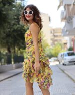 Κίτρινο φόρεμα με βολάν Rinascimento