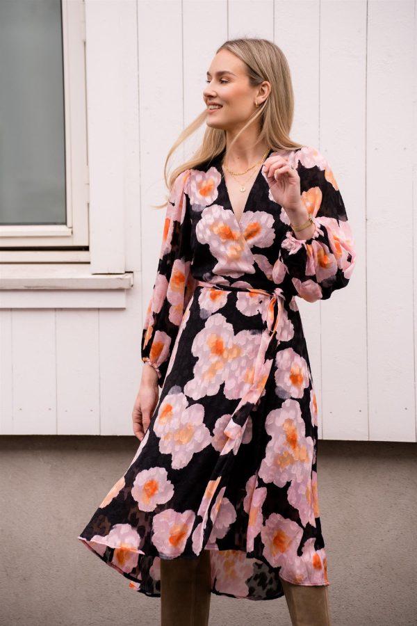 Μαύρο φλοράλ φόρεμα κρουαζέ Basira Inwear