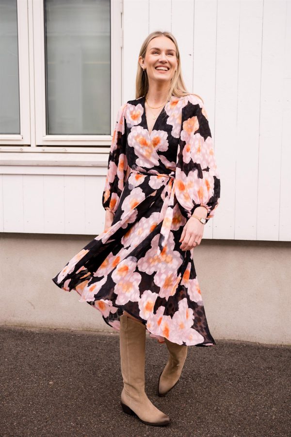Μαύρο φλοράλ φόρεμα κρουαζέ Basira Inwear