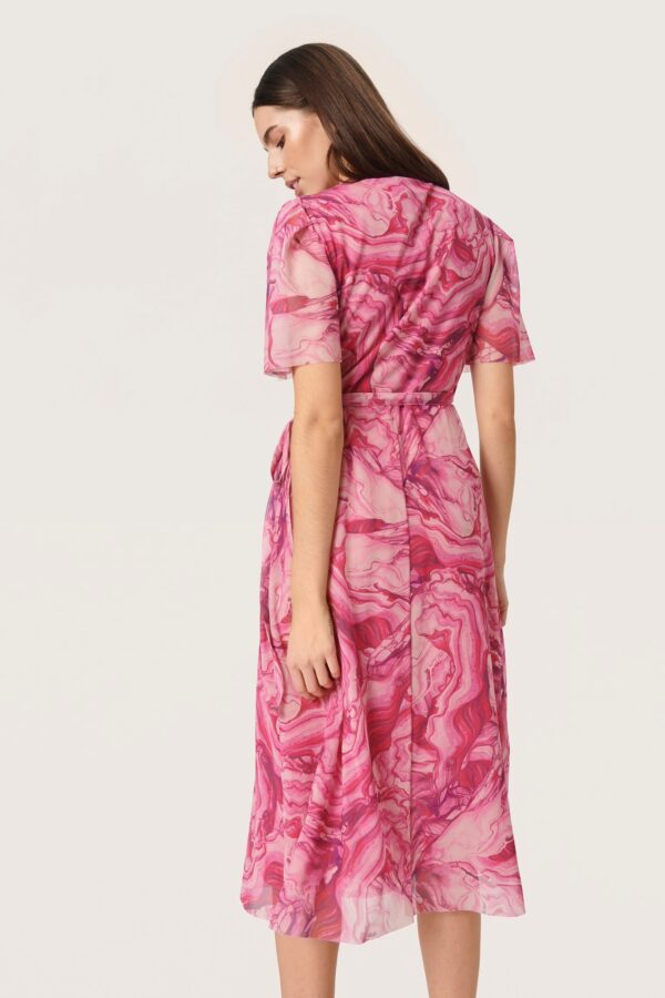 Κοντομάνικο μίντι κρουαζέ φόρεμα Aldora Soaked in Luxury